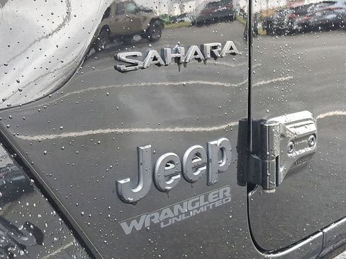 Used 2022 Jeep Wrangler Unlimited Sahara image 24