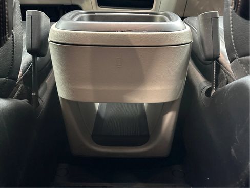 Used 2019 Chrysler Pacifica Touring-L FWD image 26