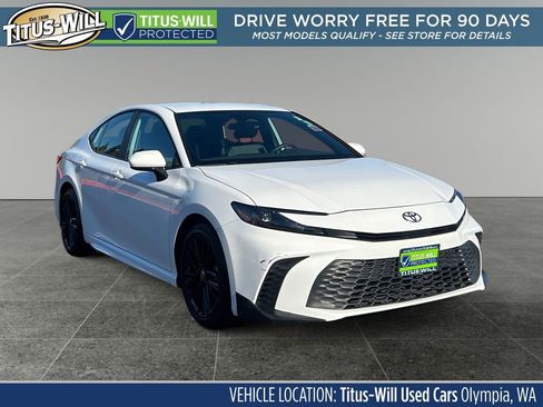 Used 2025 Toyota Camry SE image 1