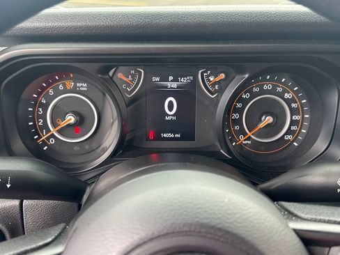 Used 2025 Jeep Gladiator Sport AWD/4WD image 19
