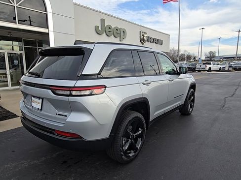 New 2025 Jeep Grand Cherokee Laredo image 8