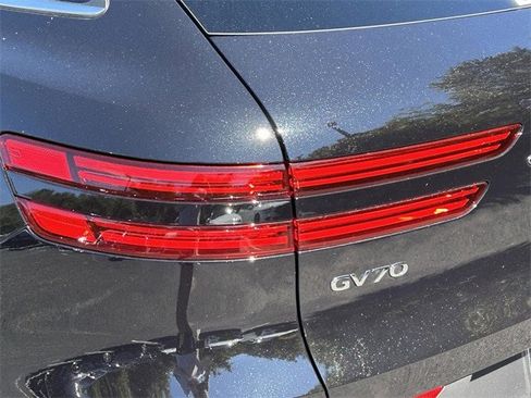 Used 2026 Genesis GV70 2.5T Select image 15