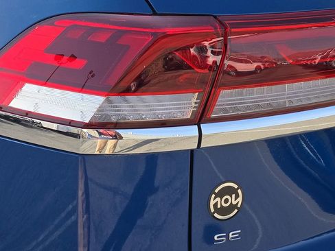 New 2026 Volkswagen Atlas Cross Sport SE FWD image 9