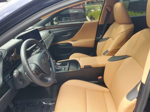 Used 2025 Lexus ES 300h w/ Premium Package FWD image 15