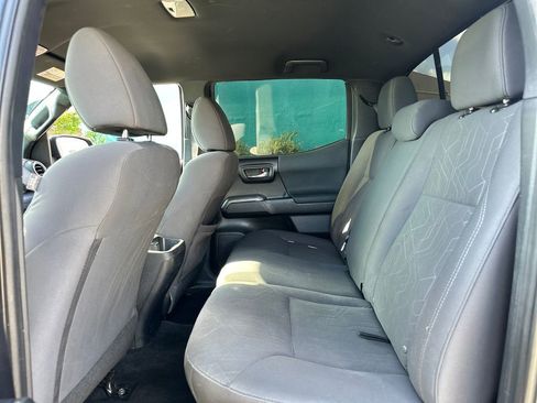 Used 2019 Toyota Tacoma TRD Off-Road image 16