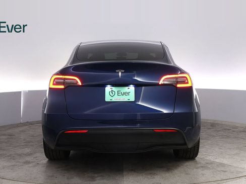 Used 2024 Tesla Model Y 2WD image 15