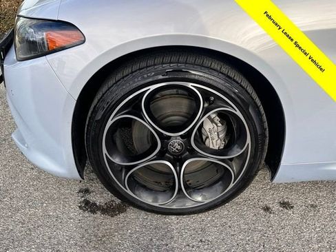 Used 2025 Alfa Romeo Giulia AWD w/ Driving Assist Package image 22