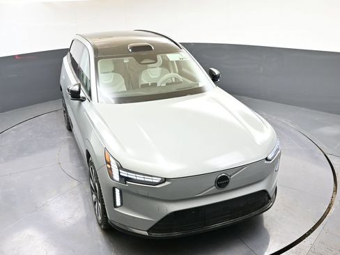 New 2025 Volvo EX90 Ultra image 42