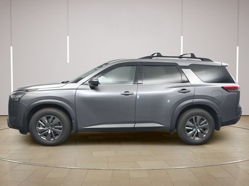 Used 2024 Nissan Pathfinder SV w/ Black Appearance Package FWD image 4