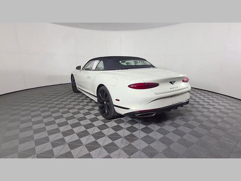 Used 2025 Bentley Continental GTC AWD/4WD image 41