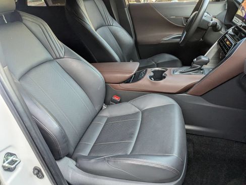 Used 2023 Toyota Venza Limited AWD/4WD image 24