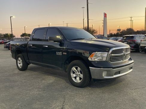 Used 2015 RAM 1500 Classic SLT w/ SLT Plus D￩cor Group image 4
