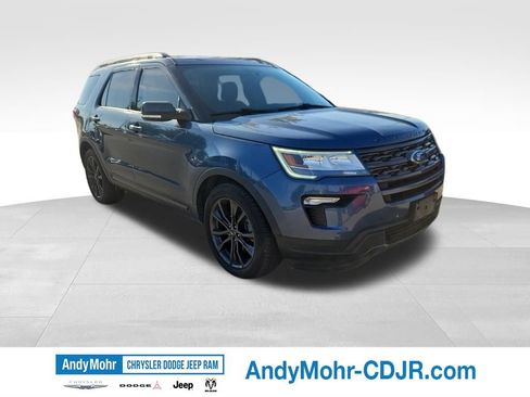 Used 2018 Ford Explorer XLT w/ Equipment Group 202A FWD image 3