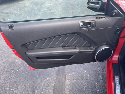Used 2013 Ford Mustang Premium RWD image 11