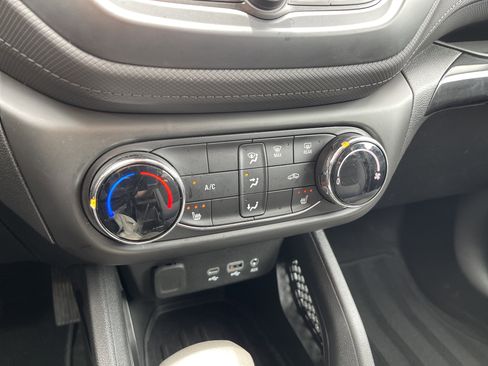 Used 2022 Chevrolet TrailBlazer LT AWD/4WD image 19