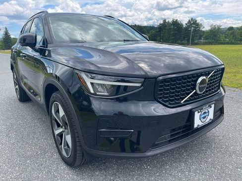 Used 2024 Volvo XC40 B5 Core AWD/4WD image 6