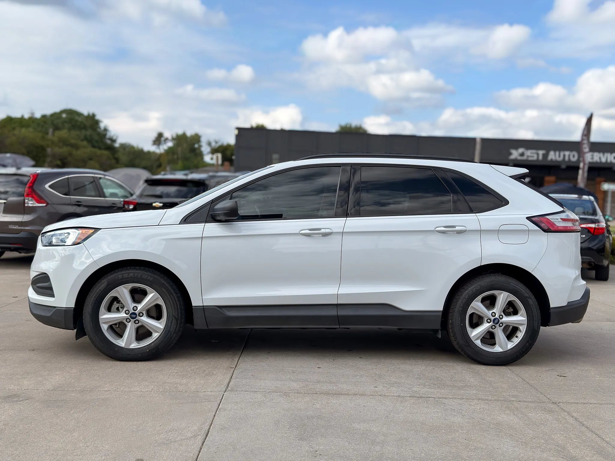 Used 2020 Ford Edge SE FWD image 4