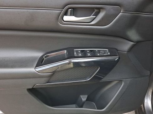 Used 2022 Nissan Pathfinder SV AWD/4WD image 13