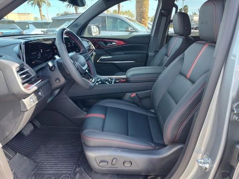 New 2026 Chevrolet Traverse RS w/ LPO, Floor Liner Package FWD image 5