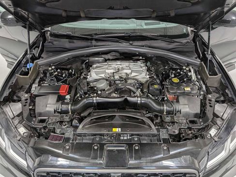 Used 2021 Jaguar F-PACE SVR image 13