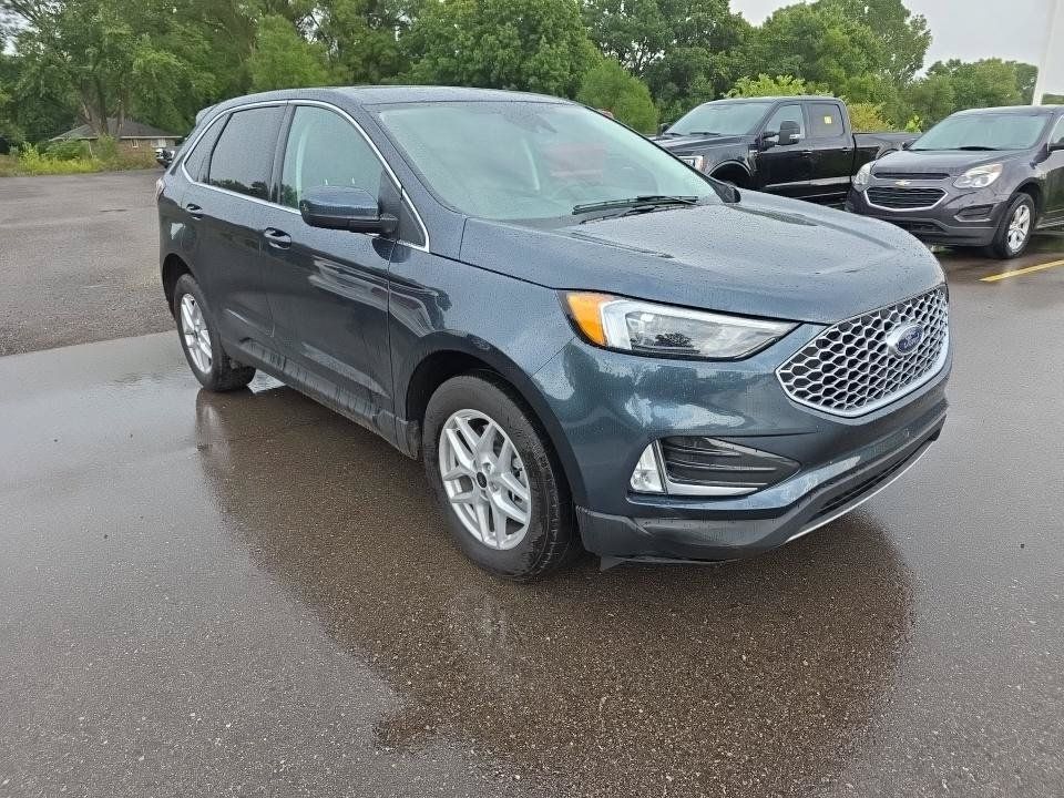 Used 2024 Ford Edge SEL w/ Convenience Package AWD/4WD image 2
