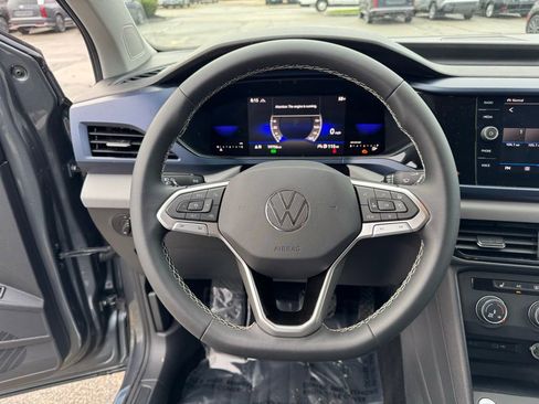 Used 2022 Volkswagen Taos SE image 11