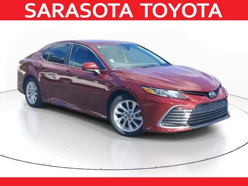 Used 2021 Toyota Camry LE image 1