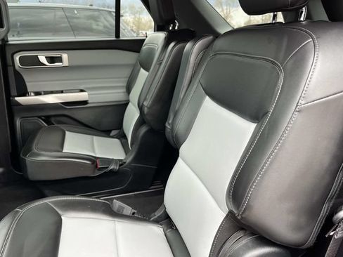 Used 2022 Ford Explorer XLT w/ Equipment Group 202A AWD/4WD image 27
