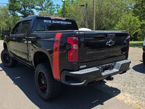 Used 2021 Chevrolet Silverado 1500 Custom Trail Boss w/ Midnight Edition AWD/4WD image 8