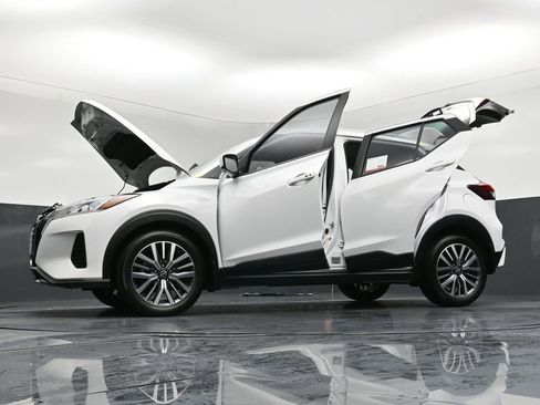 Used 2023 Nissan Kicks SV image 35