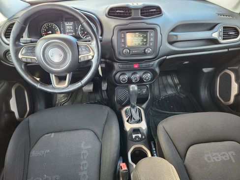 Used 2015 Jeep Renegade Latitude image 9