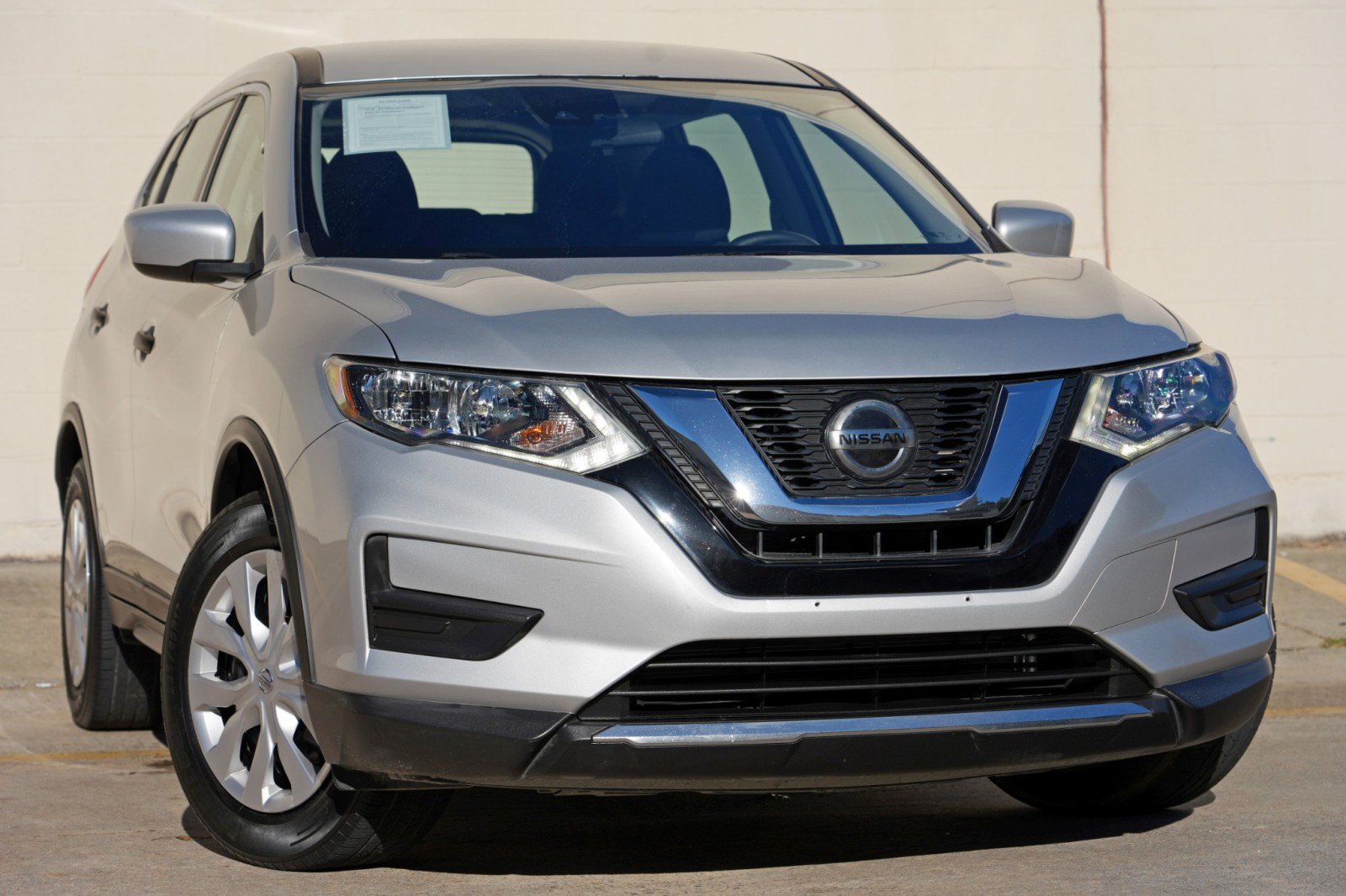 Used 2019 Nissan Rogue S FWD image 2