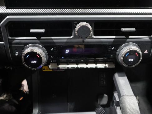 Used 2025 Toyota Tacoma TRD Pro AWD/4WD image 28
