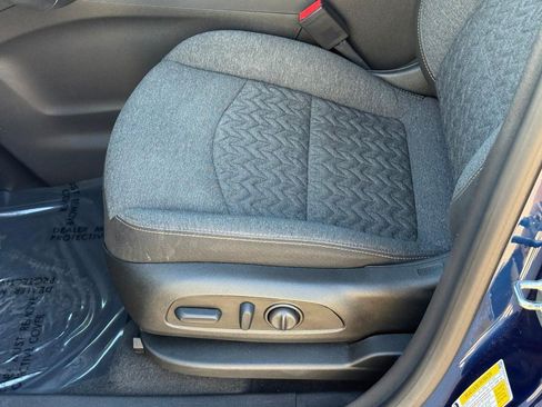 Used 2023 Chevrolet Equinox LT FWD image 19