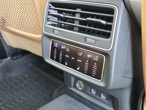 Used 2019 Audi Q8 Premium Plus image 16