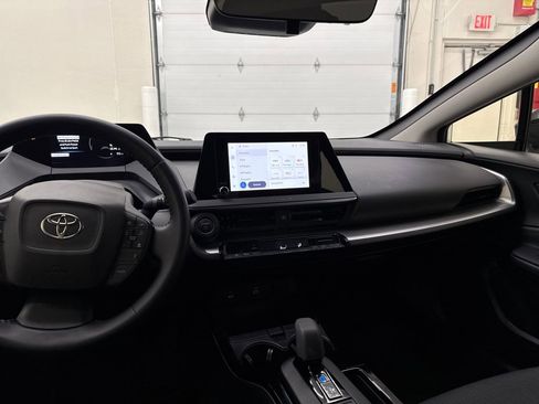 Used 2025 Toyota Prius LE image 16