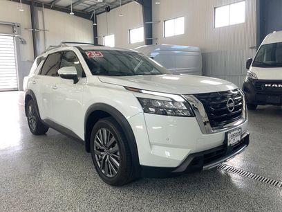 Used 2025 Nissan Pathfinder SL w/ SL Premium Package