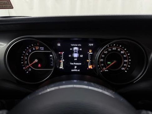 Used 2022 Jeep Gladiator Overland w/ LED Lighting Group AWD/4WD image 24