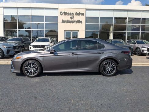 Used 2024 Toyota Camry XLE w/ Navigation Package FWD image 3