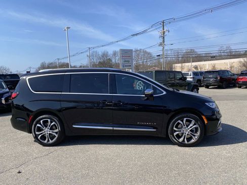 Certified 2025 Chrysler Pacifica Pinnacle image 2