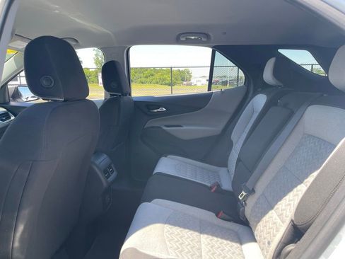 Used 2022 Chevrolet Equinox LS w/ LS Convenience Package FWD image 34