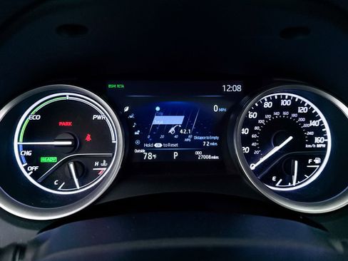 Used 2024 Toyota Camry XLE w/ Navigation Package FWD image 35