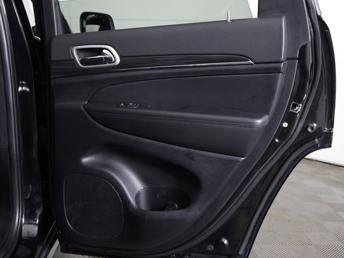 Used 2022 Jeep Grand Cherokee Limited image 24