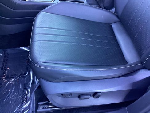 Used 2022 Volkswagen Tiguan SE R-Line image 12