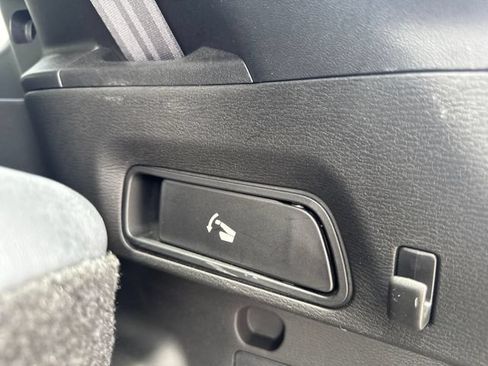Used 2025 Mitsubishi Outlander AWD image 37