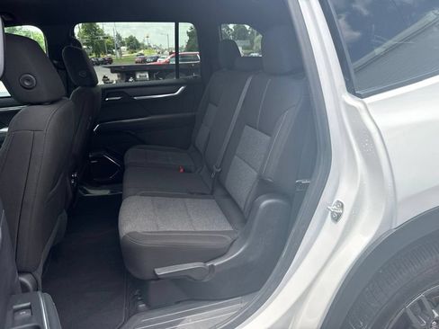 Used 2025 GMC Acadia Elevation FWD image 13