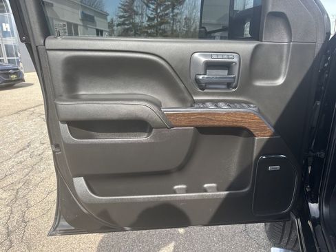 Used 2019 GMC Sierra 2500 Denali w/ Duramax Plus Package AWD/4WD image 17