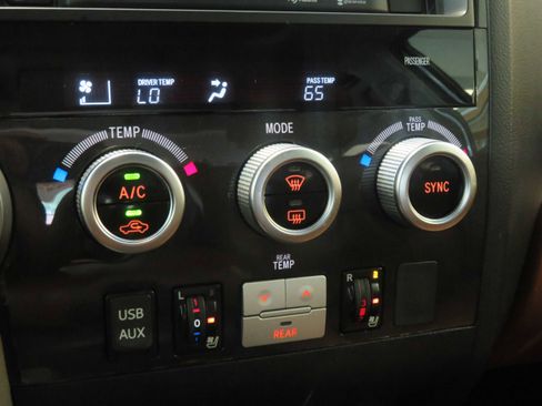 Used 2017 Toyota Sequoia Platinum RWD image 53