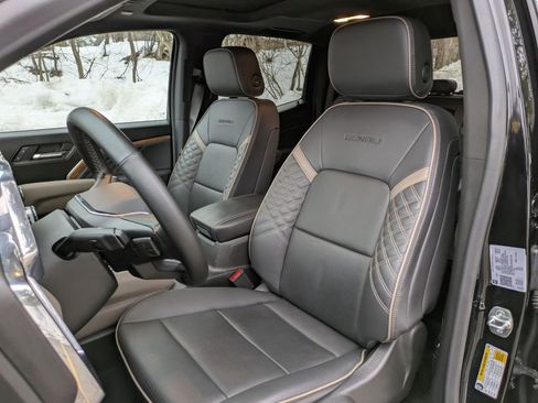 Certified 2024 GMC Canyon Denali image 12