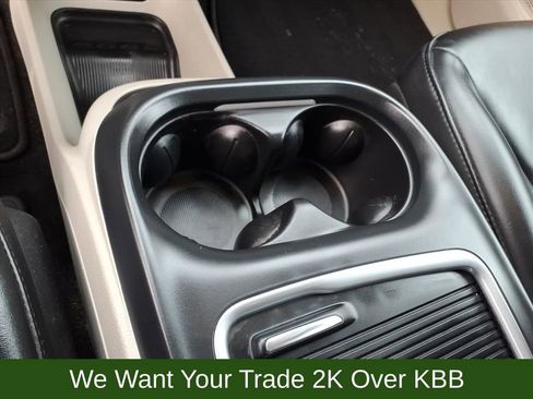 Used 2023 Chrysler Pacifica Touring-L image 15